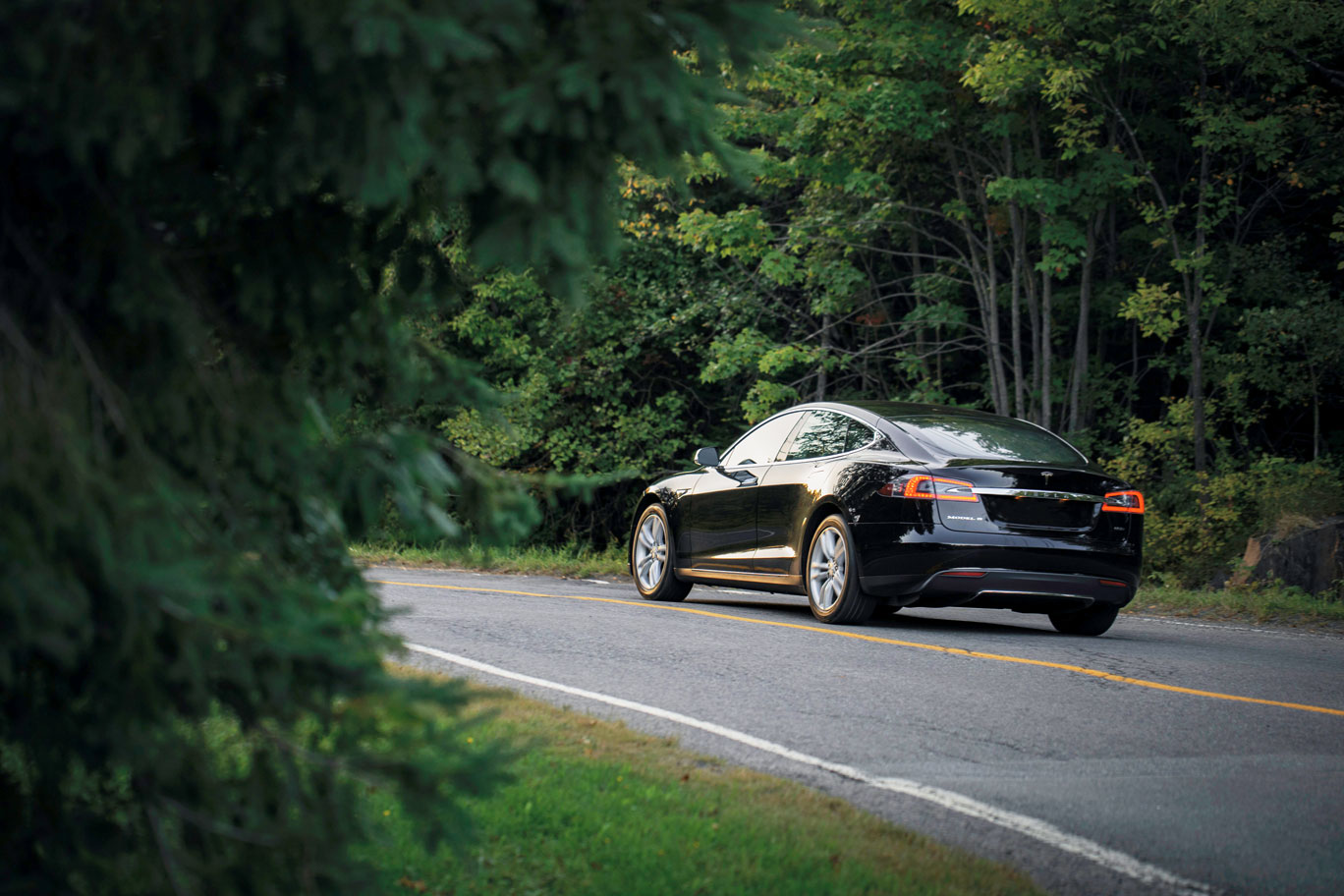 Tesla Model S med Sommerd&aelig;k