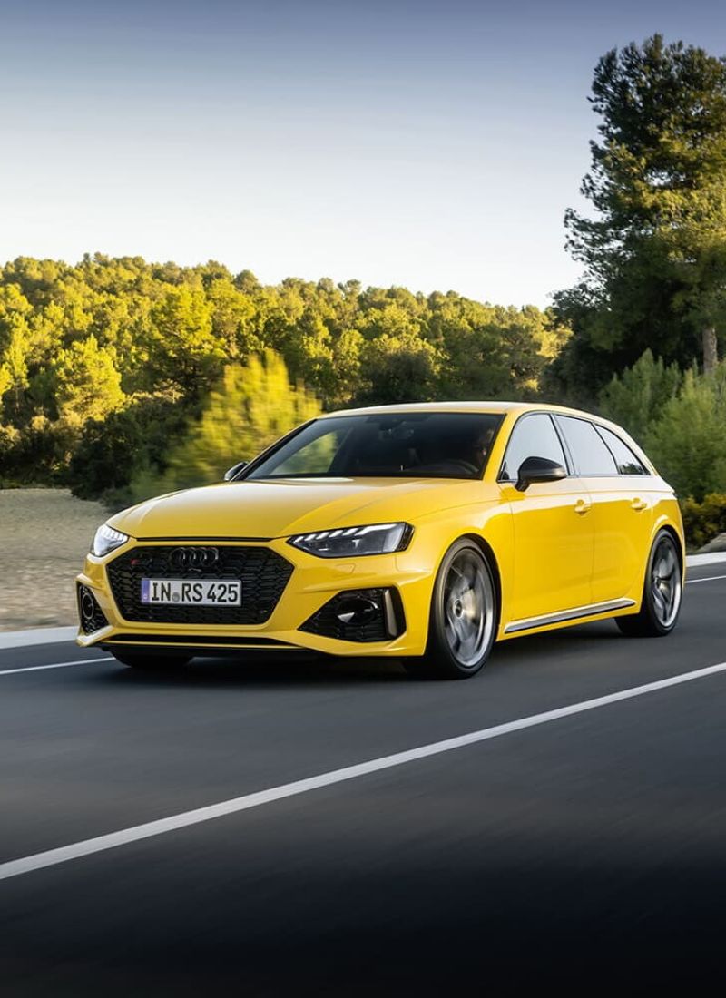 Pirelli dæk på gul Audi